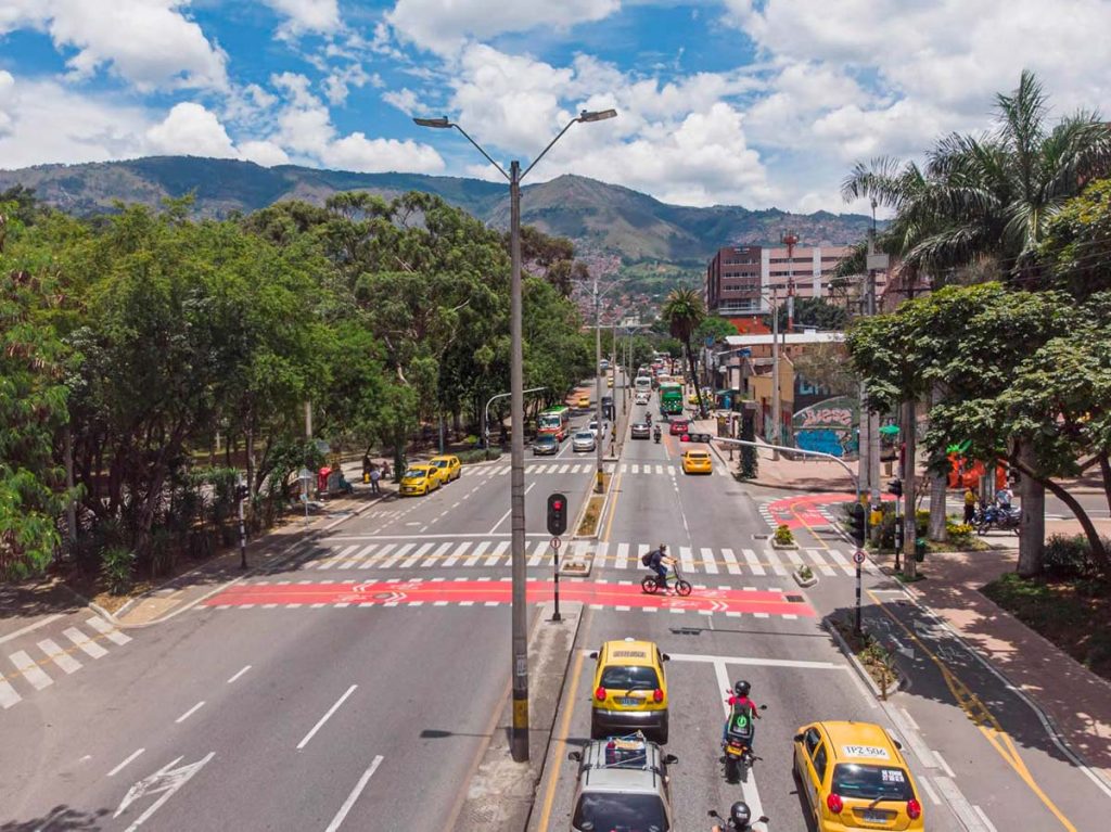Avenida principal en Medellín