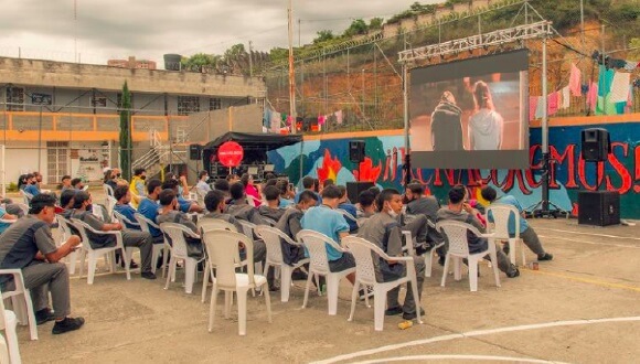Espectadores de cine en el Festival de cine de Medellín