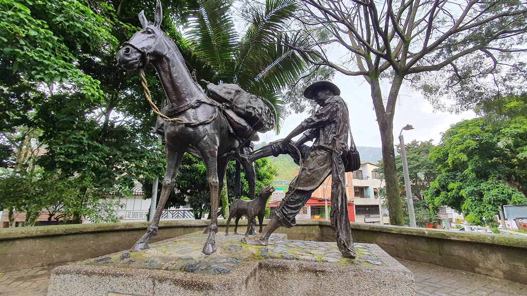 Monumento al Arriero San Cristóbal