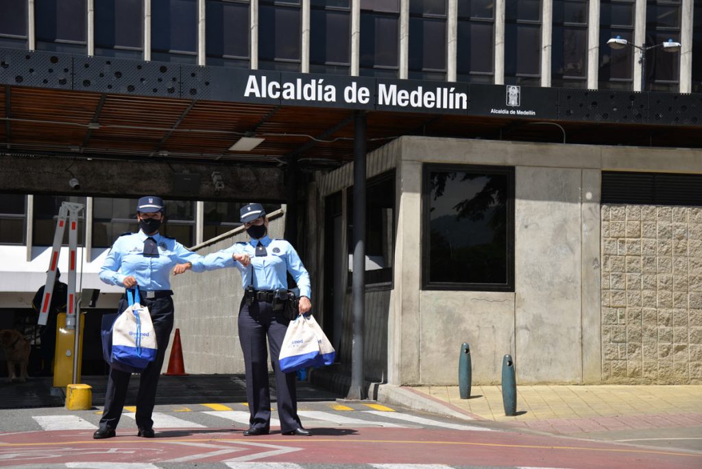 Mujeres agente de transito en Alcaldía de Medellín