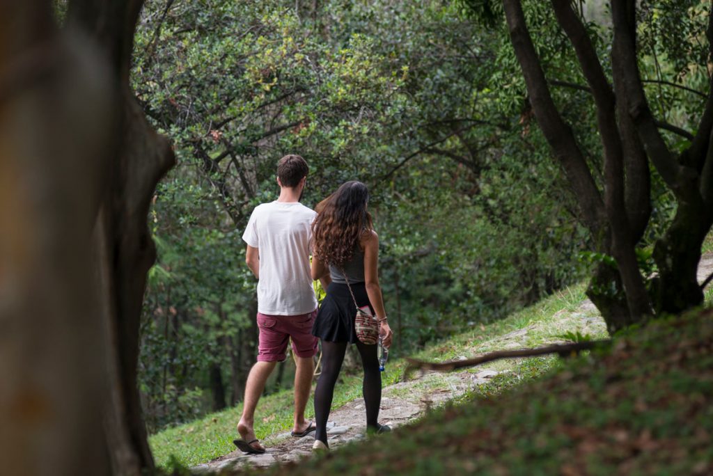 Pareja caminando