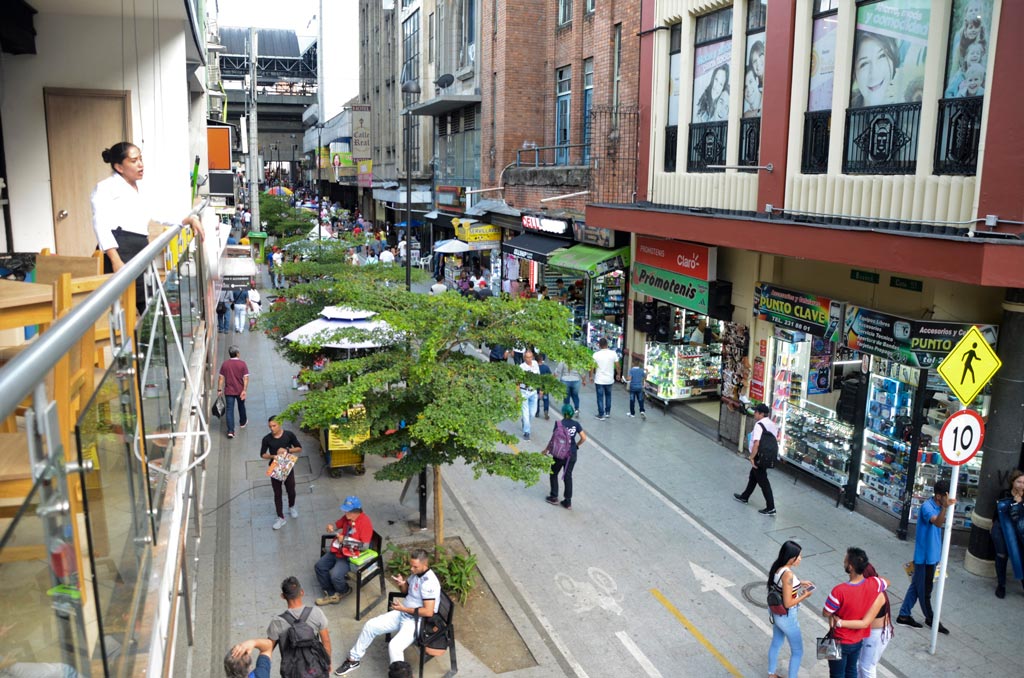 Pasaje peatonal y comercial del centro de Medellín