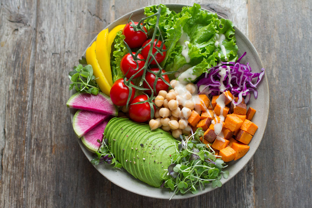 Plato de verduras nutritivas