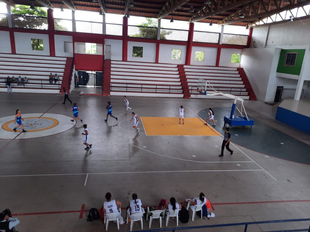 Equipo de Baloncesto Femenino. Foto Gustavo Campuzano