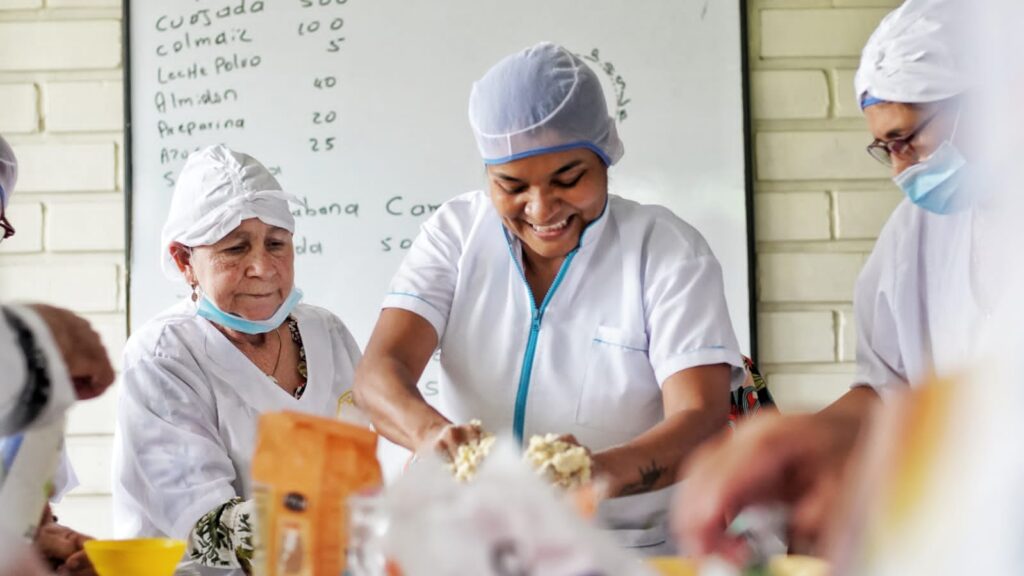 Integrantes de la Organización Madres de la Candelaria Caminos de Esperanza, se capacitaron con cursos de panadería y manipulación de alimentos
