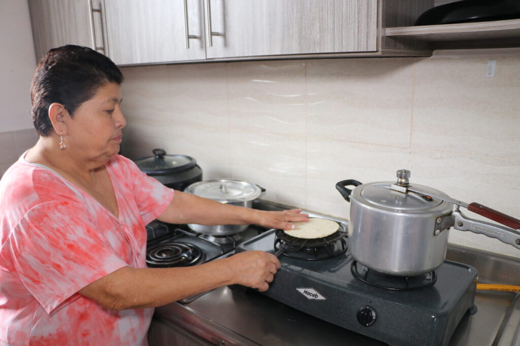 Inicia la segunda entrega de pagos del programa de Apoyo Económico para personas mayores de Medellín