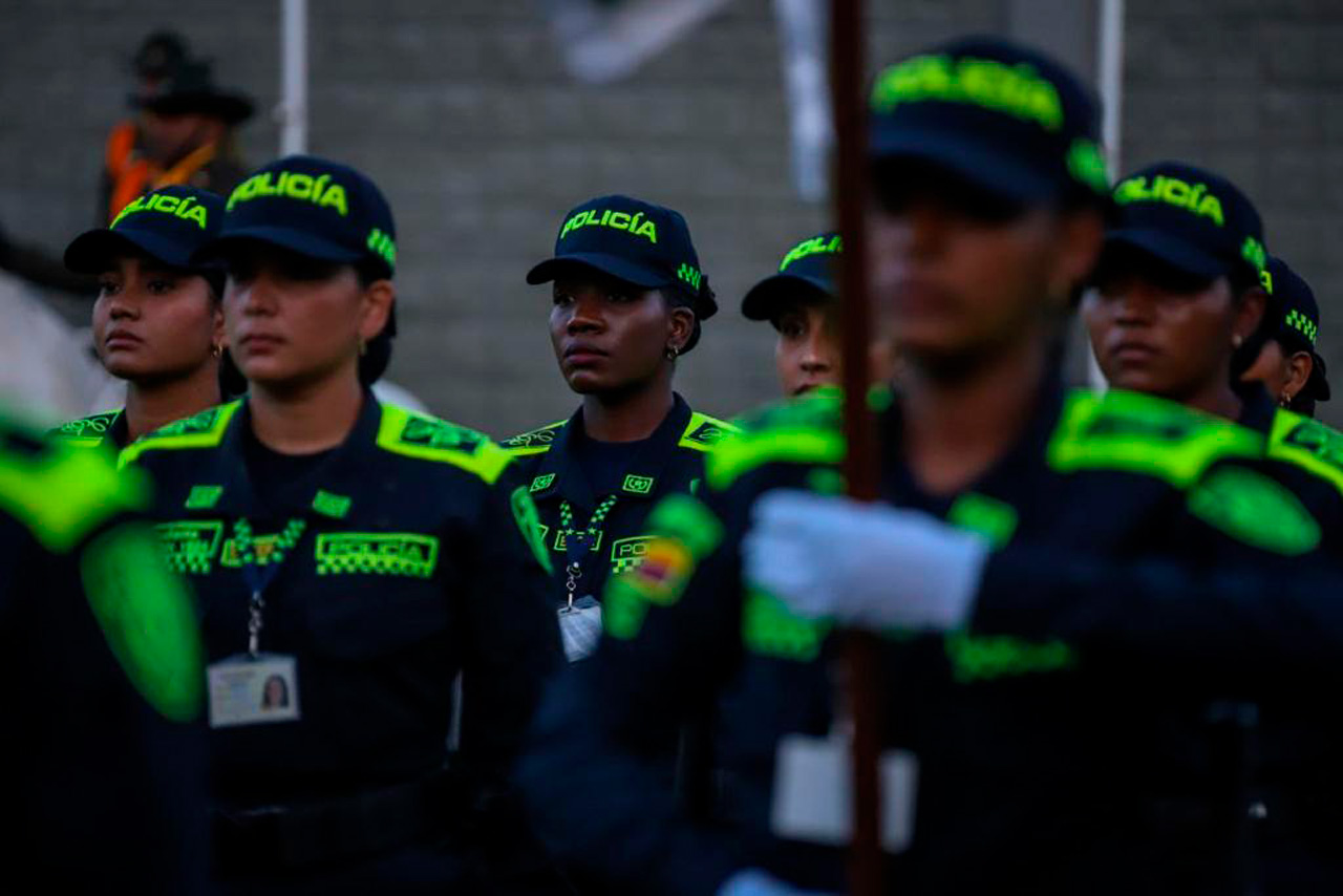El alcalde de Medellín condecoró a uniformados, en ceremonia de ascenso de la Policía Metropolitana