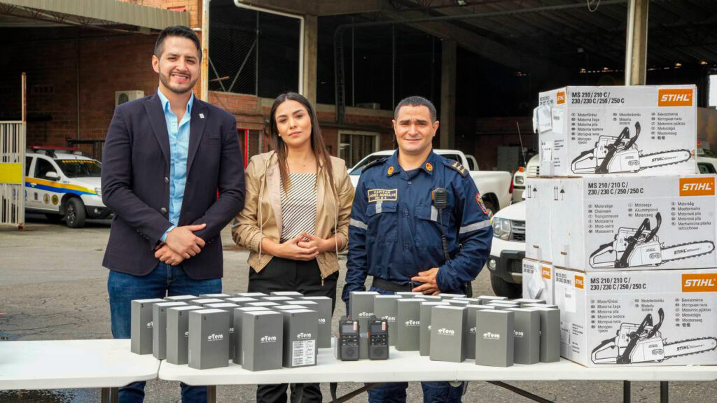 La Administración Distrital entregó dotación a Bomberos Medellín para fortalecer la atención de emergencias en la ciudad