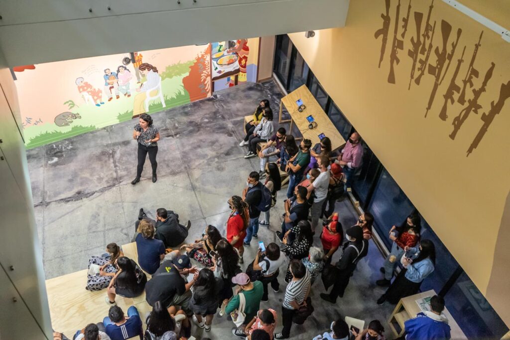 El Museo Casa de la Memoria inaugura la exposición “Presunto Sospechoso”, que explica el fenómeno del “enemigo interno” en Colombia