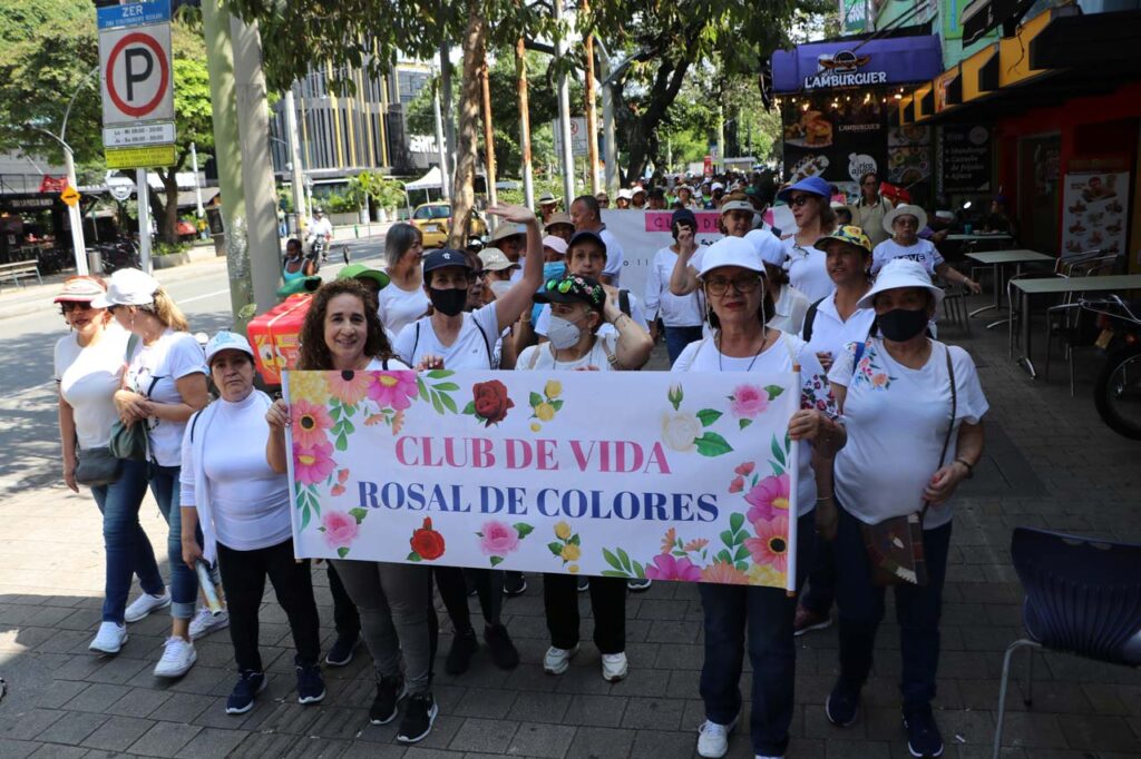 Cerca de 12.000 personas mayores de Medellín caminarán para celebrar un envejecimiento activo y saludable