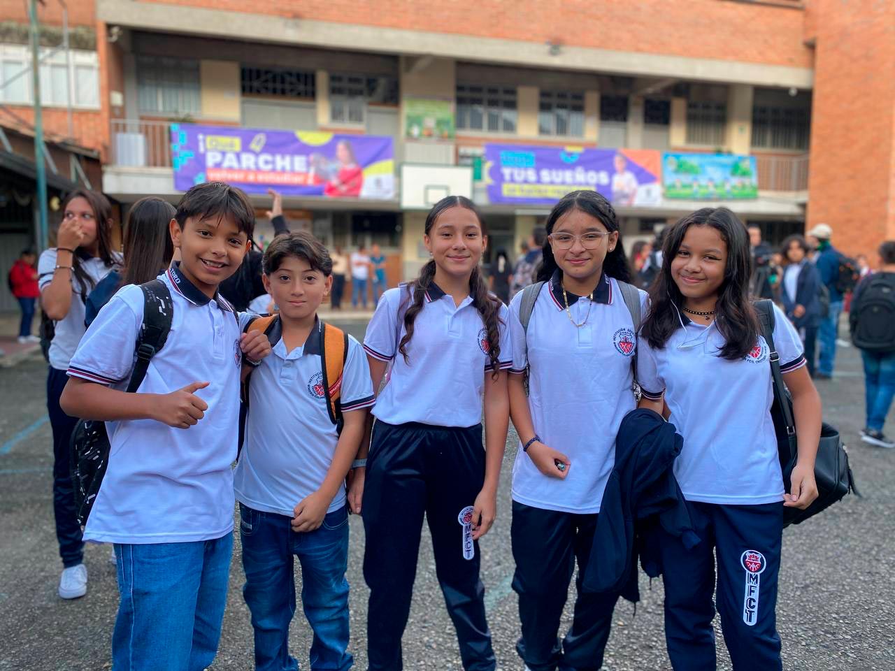 Con 383.950 estudiantes matriculados inició el calendario escolar de la educación básica y media en Medellín