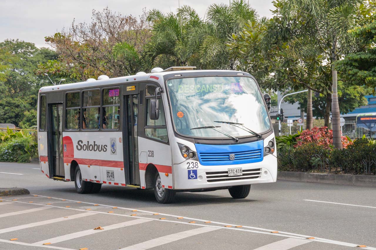 En Medellín ya rigen las nuevas tarifas de buses y busetas urbanas con un incremento de $300 por pasaje
