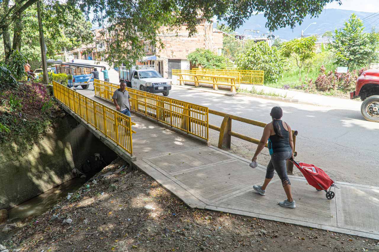 Con seis nuevos puentes peatonales mejora la movilidad para más de 20.000 personas en Belén