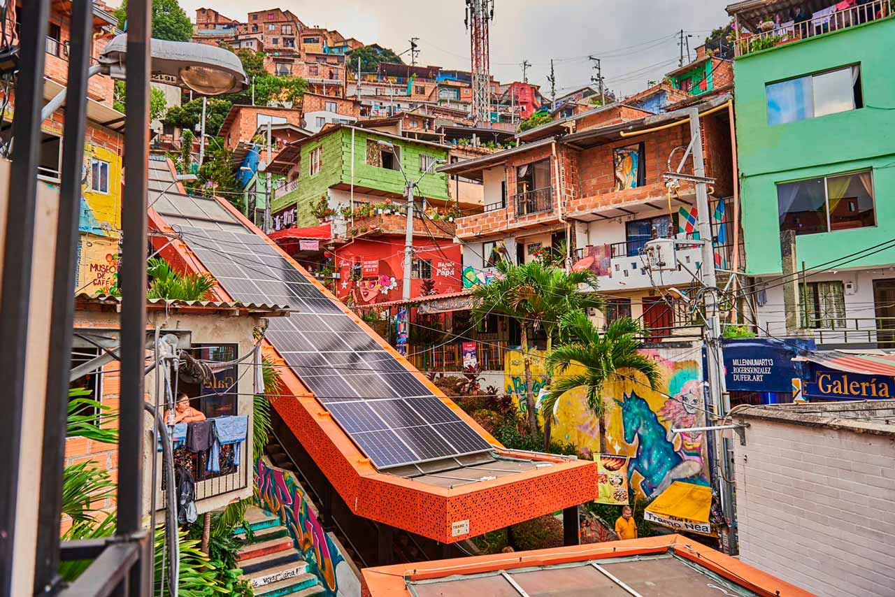 La Alcaldía de Medellín realiza mantenimiento preventivo y correctivo a dos tramos de las Escaleras Eléctricas de la Comuna 13