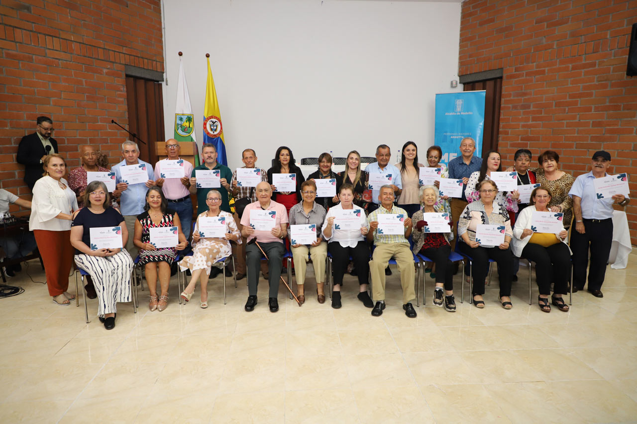 Medellín posesionó a 25 nuevos representantes del Cabildo del Adulto Mayor