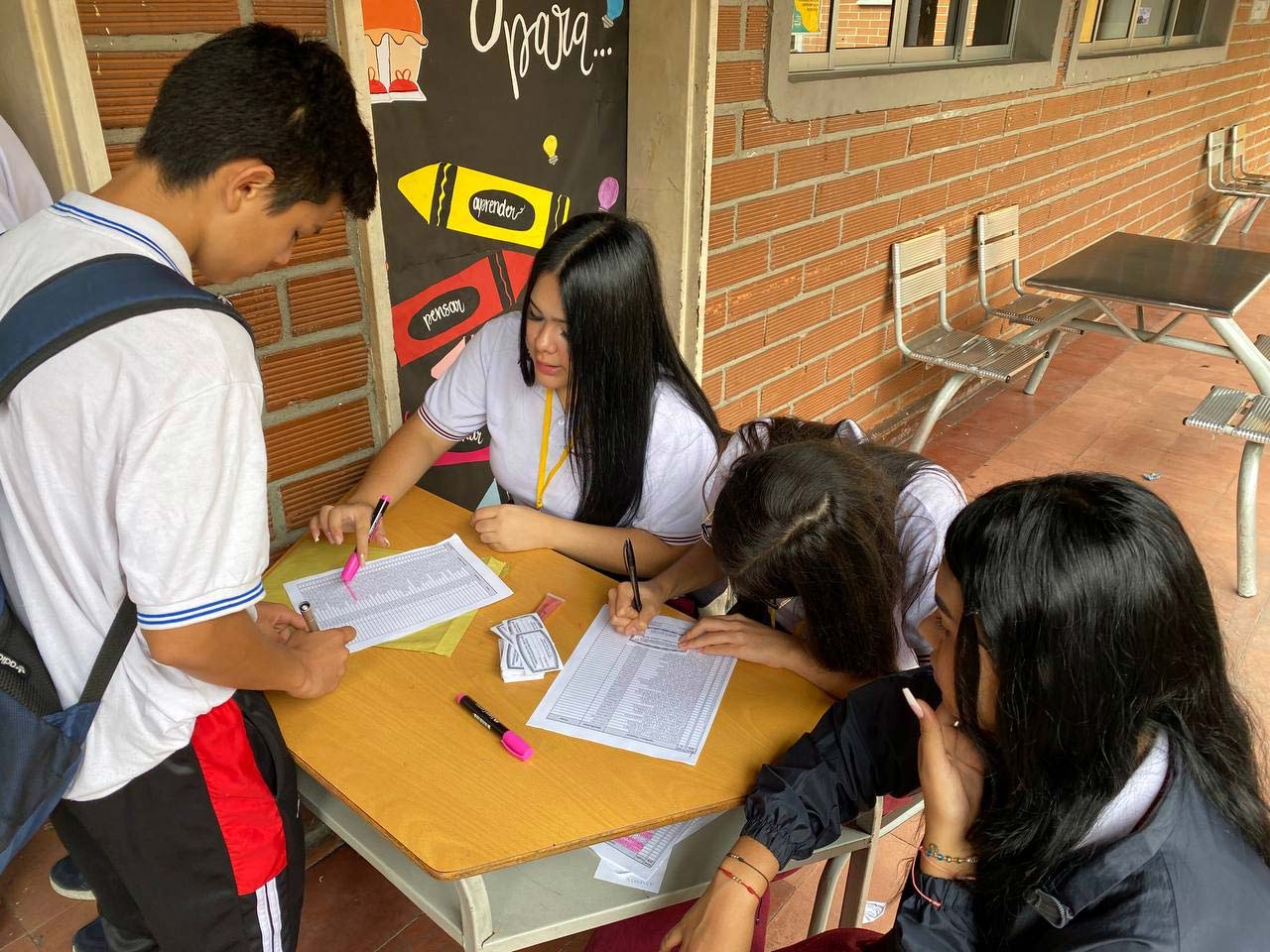 Más de 400.000 estudiantes de Medellín eligen a los Líderes Futuro, quienes los representarán ante el Gobierno Escolar