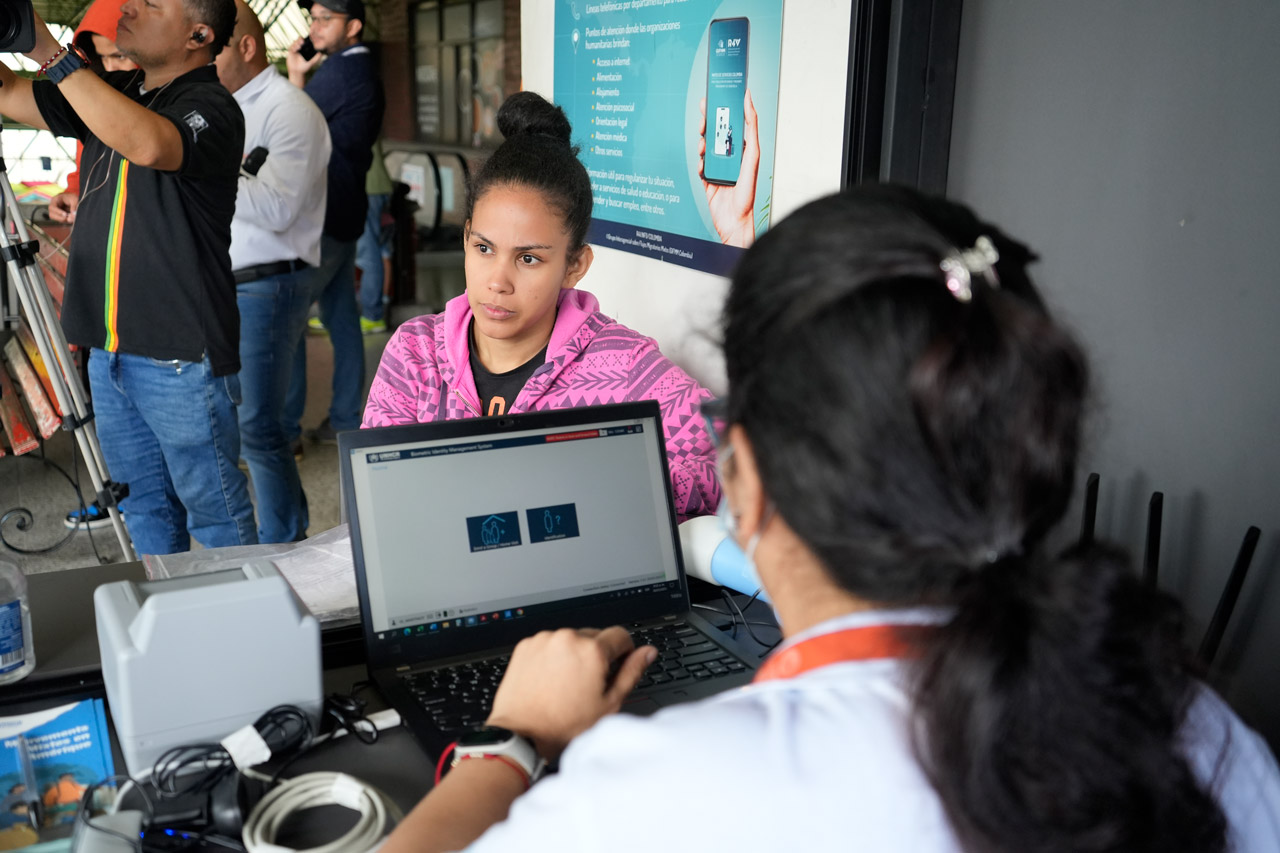 Medellín abre nuevo punto de información y orientación para personas refugiadas y migrantes en la Terminal del Norte