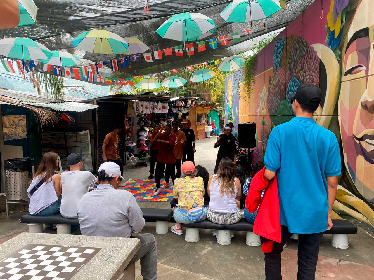 La Alcaldía de Medellín ha formado a 184 personas en el sector del turismo de la Comuna 13