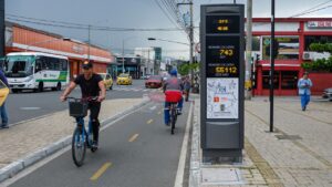 Contador de bicicletas en el barrio Perpetuo Socorro de Medellín superó los 126.000 viajes