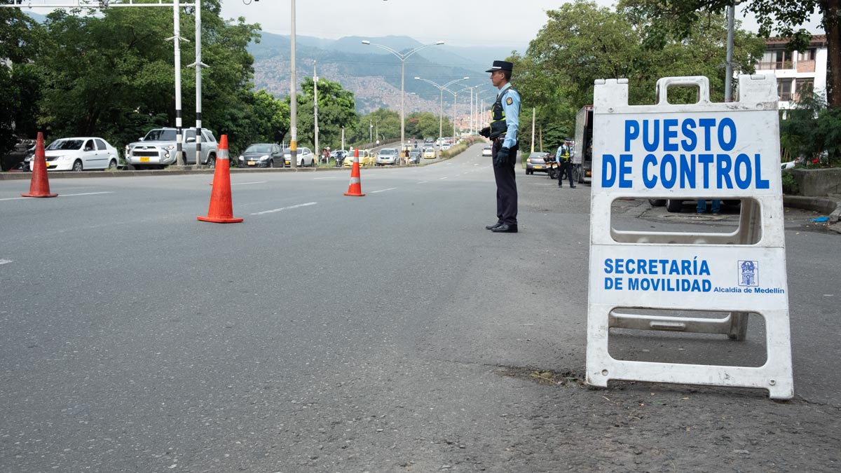 La medida de Pico y Placa sin vías exentas redujo en un 50 % el número de vehículos que transitaban por esos tramos viales de Medellín