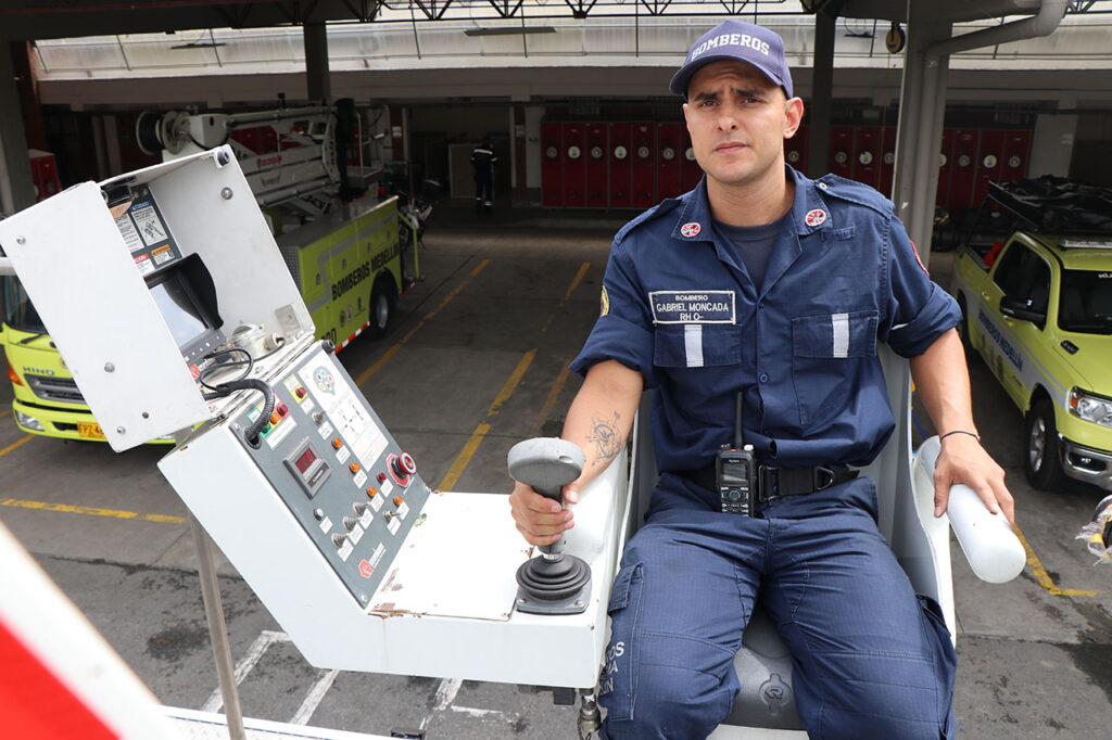 Gabriel Moncada Jaramillo, bombero profesional del Cuerpo Oficial de Bomberos Medellín