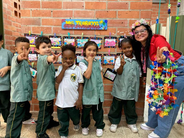 Medellín da continuidad al marco curricular para la d en preescolar y primaria