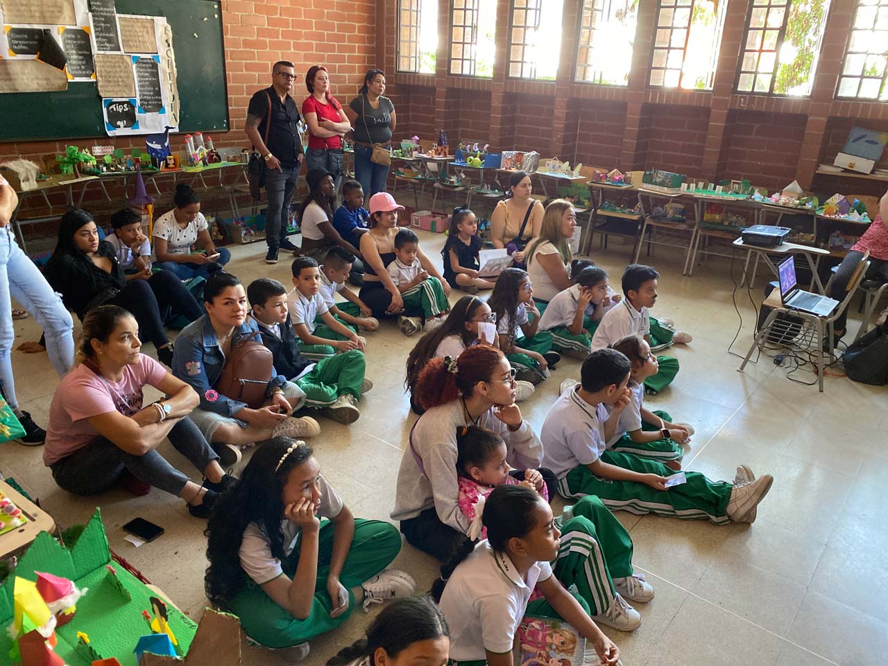 Medellín da continuidad al marco curricular para la d en preescolar y primaria