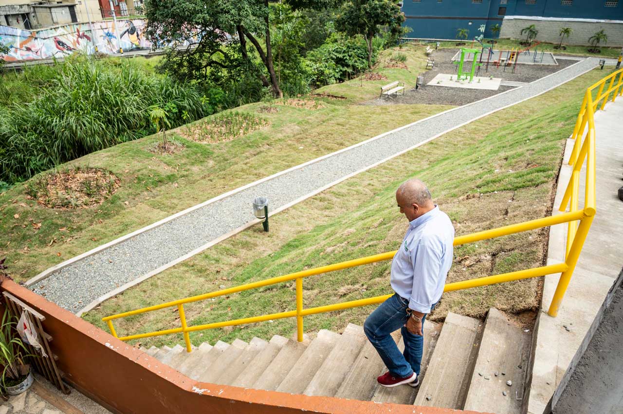 Con la ampliación de vías y la construcción de nuevo espacio público, mejora la calidad de vida para más de 9.000 personas en el barrio Villatina
