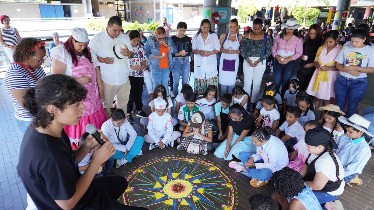 Medellín se sumó a la estrategia nacional “La Escuela Abraza la Verdad”, por segundo año consecutivo
