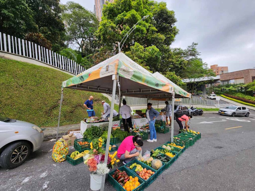 Tiendas Móviles que promueven las ventas de los productos que cultivan los campesinos de Medellín