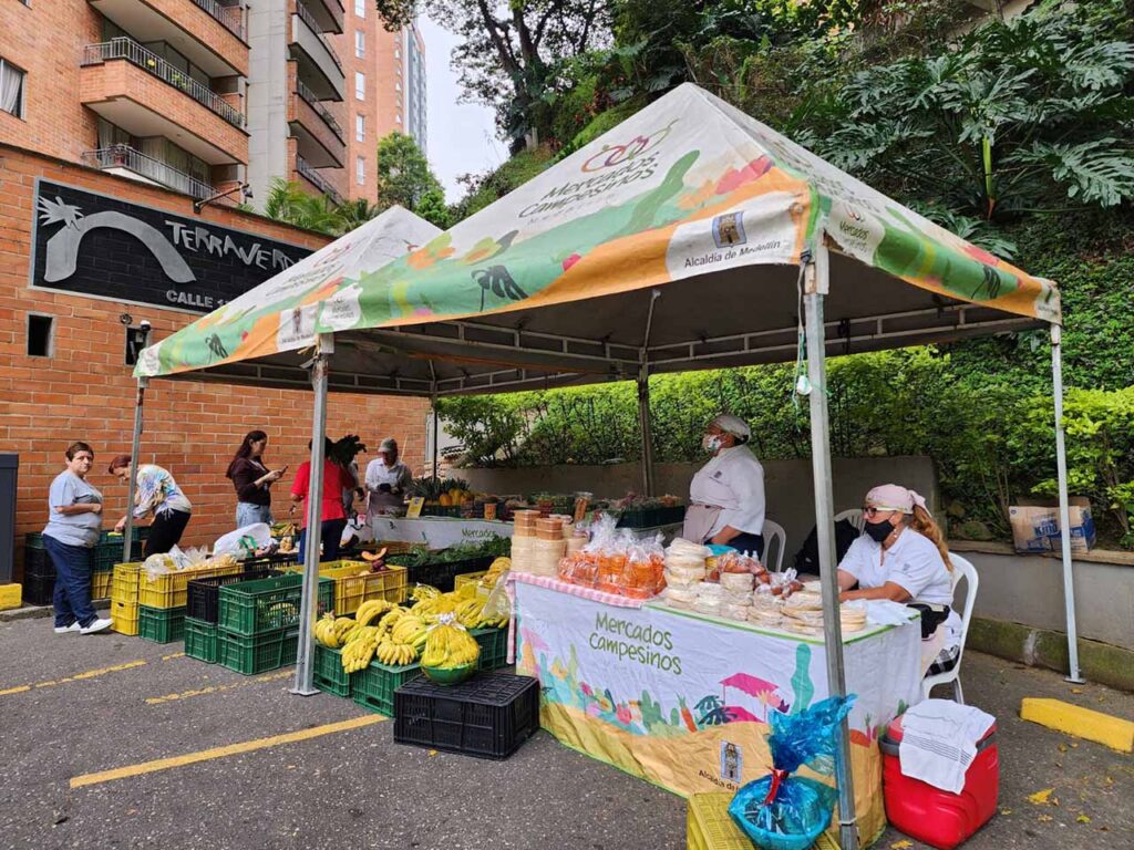 Tiendas Móviles que promueven las ventas de los productos que cultivan los campesinos de Medellín