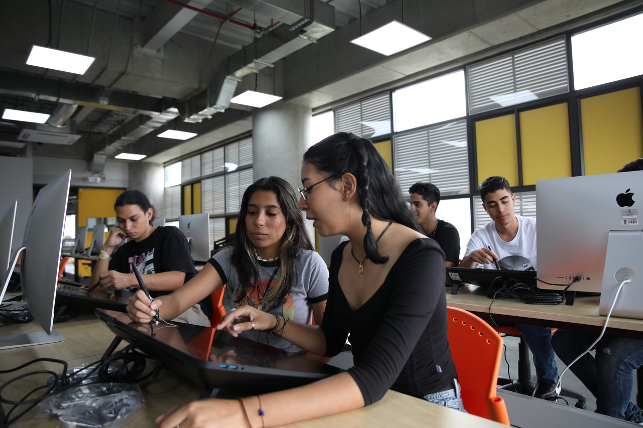 Cerca de 69.000 personas se han beneficiado desde 2020 con acceso a la educación superior en Medellín