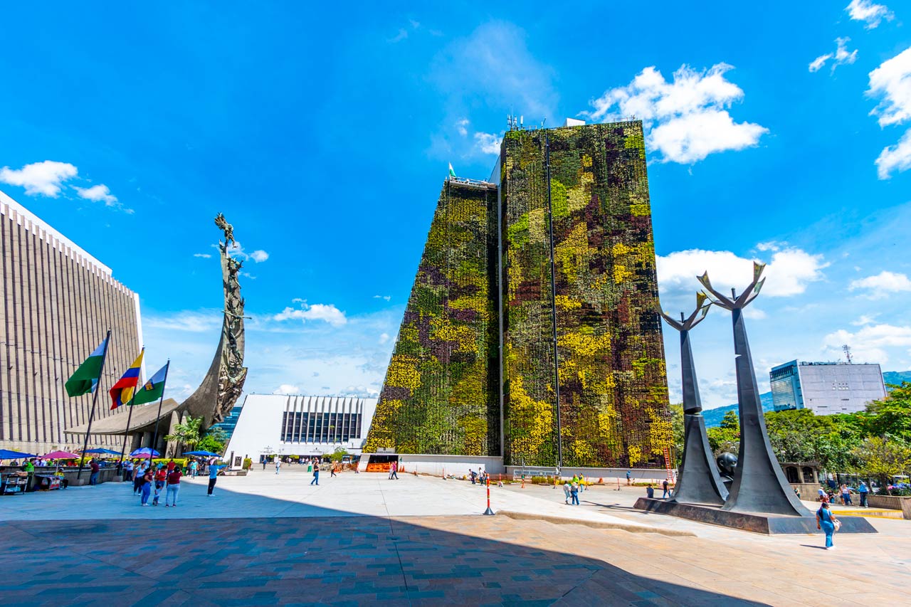 Distrito de Medellín entrega el segundo muro verde más grande de Latinoamérica