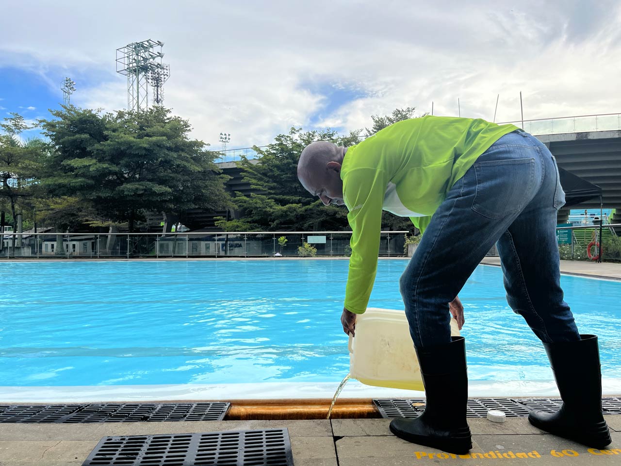 El INDER Medellín abre convocatoria para personal operativo de piscinas