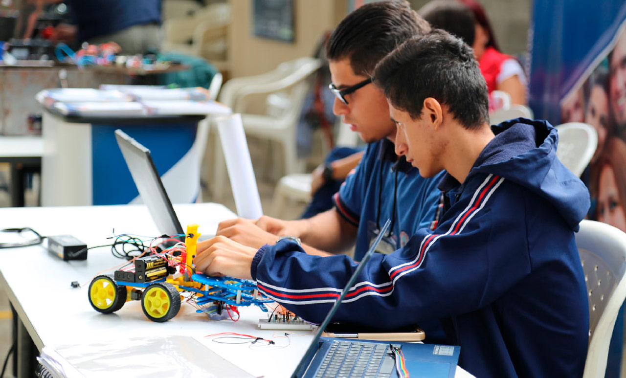 Medellín tendrá competencia de robots y drones en la I. U. Pascual Bravo para fortalecer el Valle del Software