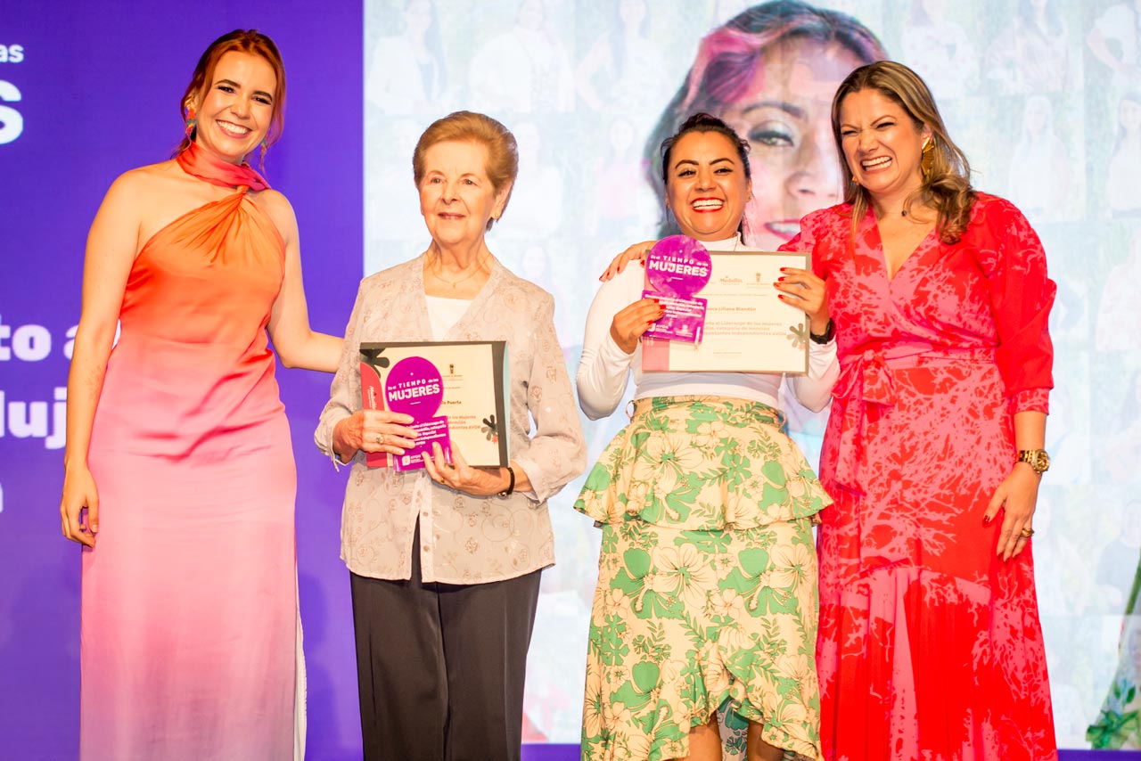 En la Gran Noche de las Mujeres, 16 lideresas de Medellín fueron reconocidas por sus talentos y liderazgos