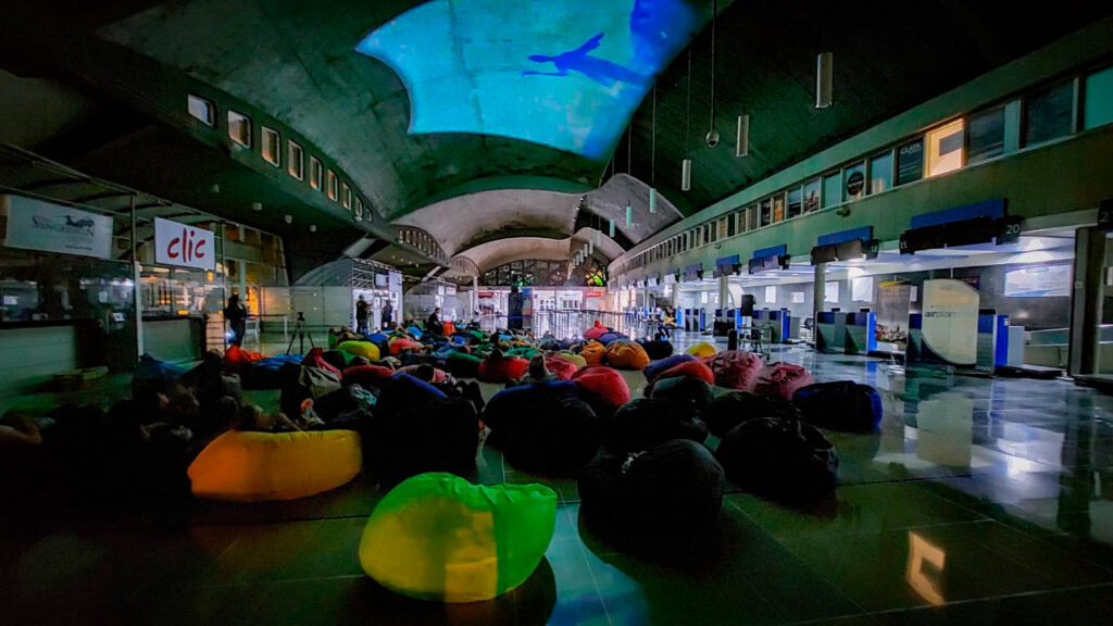 El Aeropuerto Olaya Herrera cerró la fiesta del patrimonio vistiendo sus cúpulas con Video Mapping