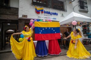 Más de 55.000 refugiados y migrantes se han beneficiado con programas de la Alcaldía de Medellín durante el último año