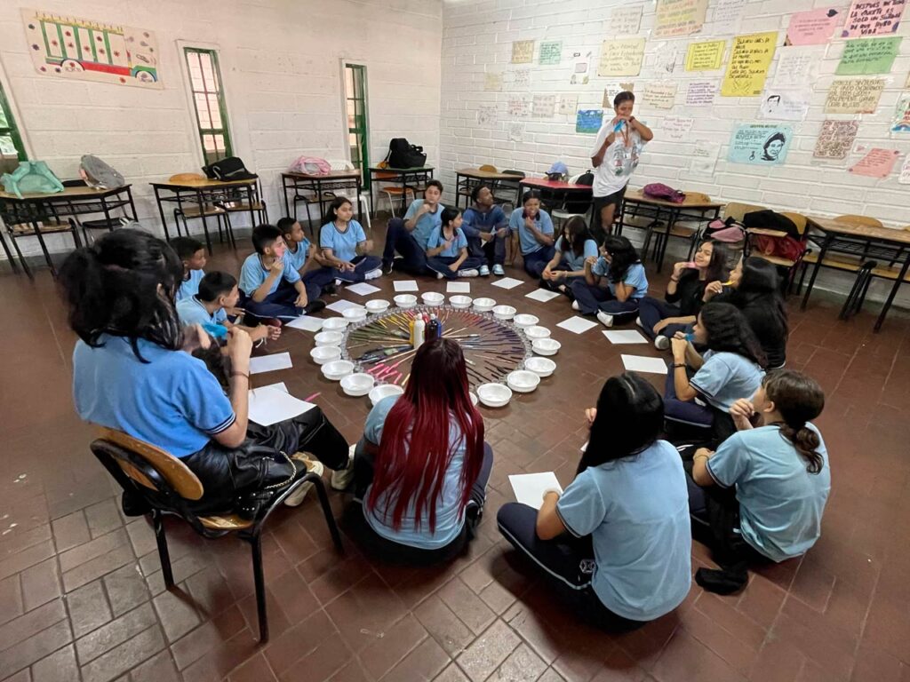 Con actividades artísticas y manejo de las emociones, Medellín fortalece la salud mental en las instituciones educativas oficiales