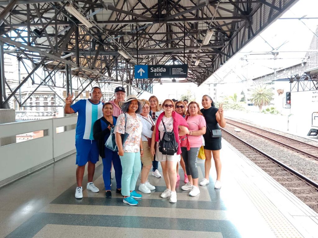 Turistas panameños visitan Medellín - Metro de Medellín