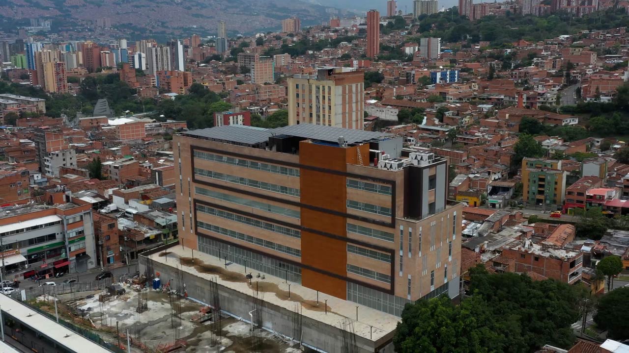 Después de ocho años de iniciar obras, la Alcaldía de Medellín entrega la unidad hospitalaria de Buenos Aires