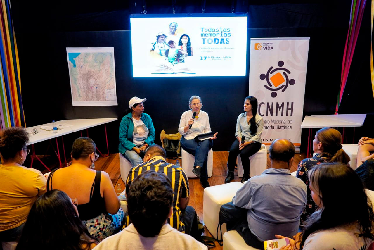 Víctimas del conflicto, firmantes de paz y jóvenes de Parceros participaron en la décima séptima Fiesta del Libro y la Cultura en Medellín