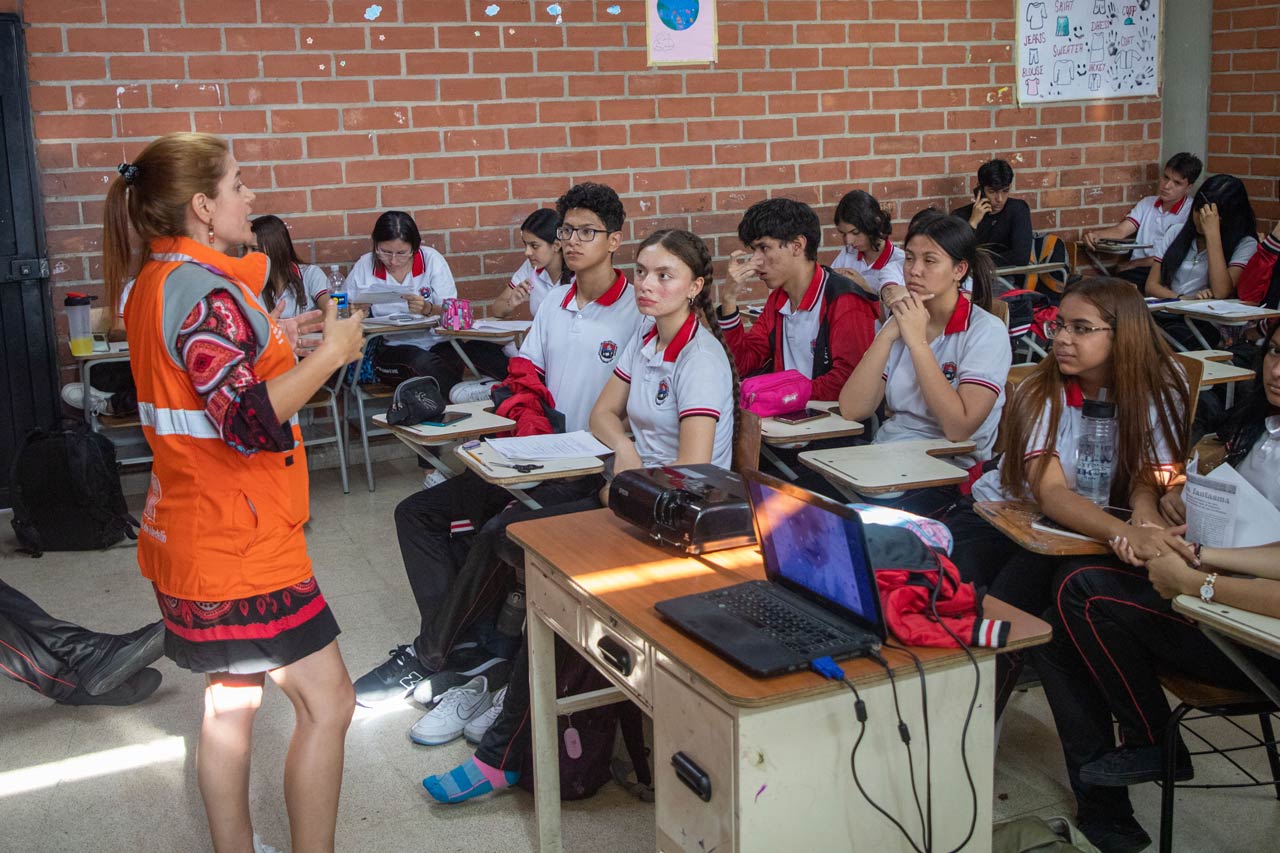 Medellín crea la primera mesa contra el reclutamiento, uso y utilización de niñas, niños y adolescentes en la zona nororiental
