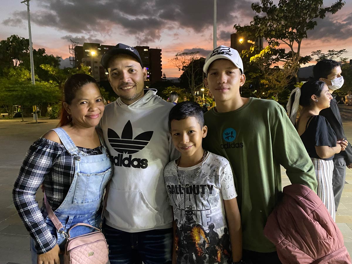 La familia presente desde Venezuela. Víctor, Maiby, Gabriel y Alejandro. 