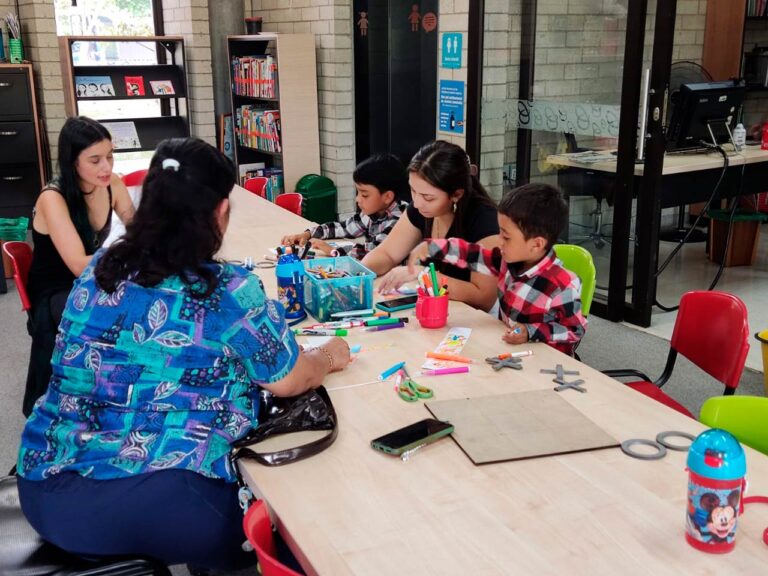 El Sistema de Bibliotecas Públicas de Medellín abre sus puertas de forma gradual