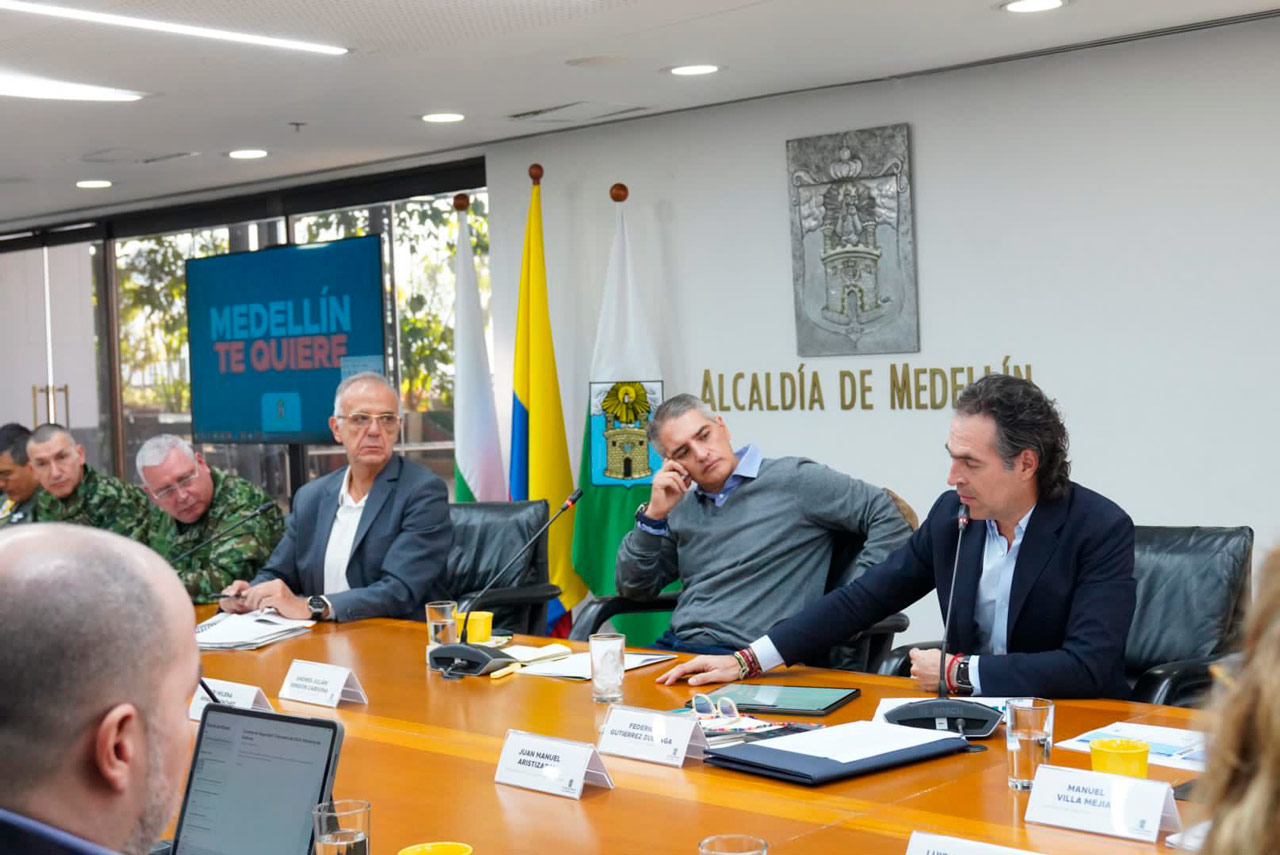 “La paz total jamás puede significar el cese total contra las estructuras criminales”: alcalde de Medellín