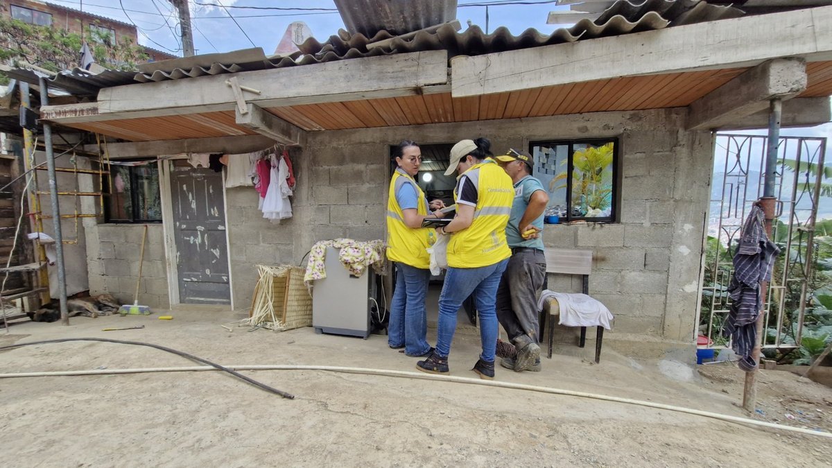 Van 913 familias atendidas por riesgo o emergencia en desastres naturales este año en Medellín