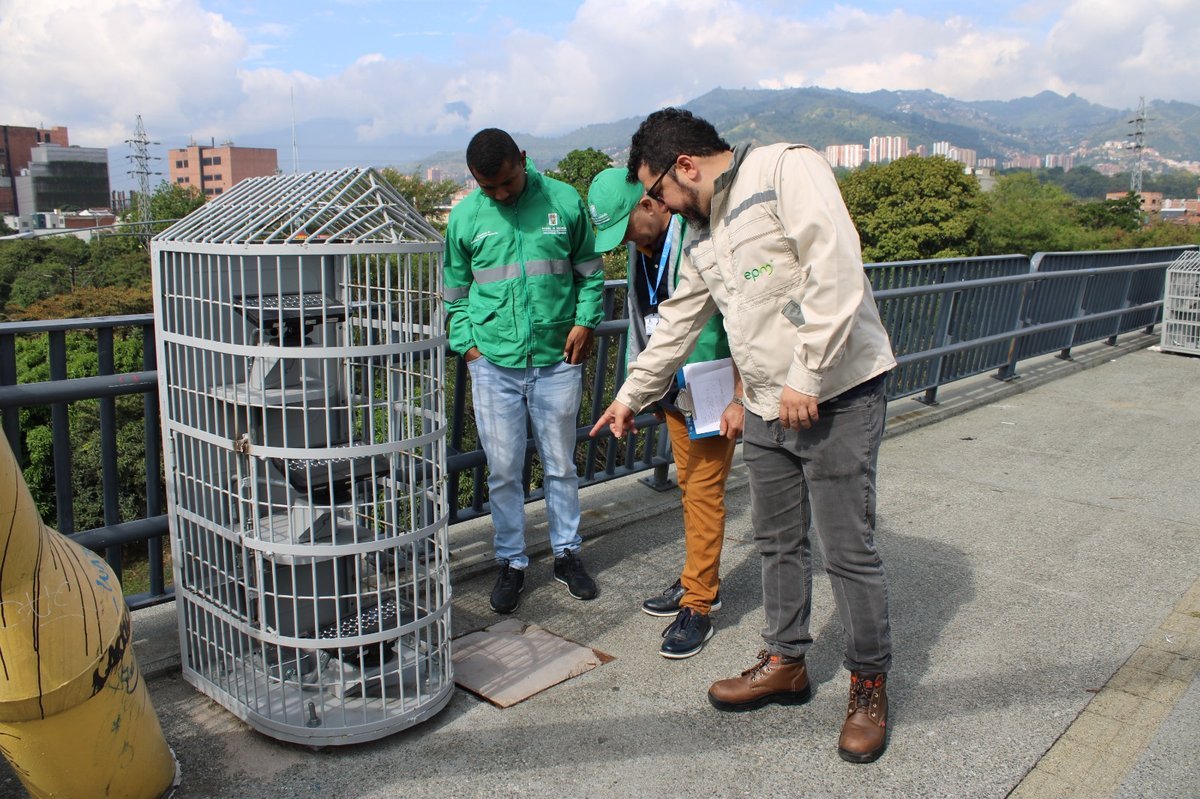 El Distrito refuerza la seguridad de las luminarias del puente de la 4 sur El Distrito refuerza la seguridad de las luminarias del puente de la 4 sur