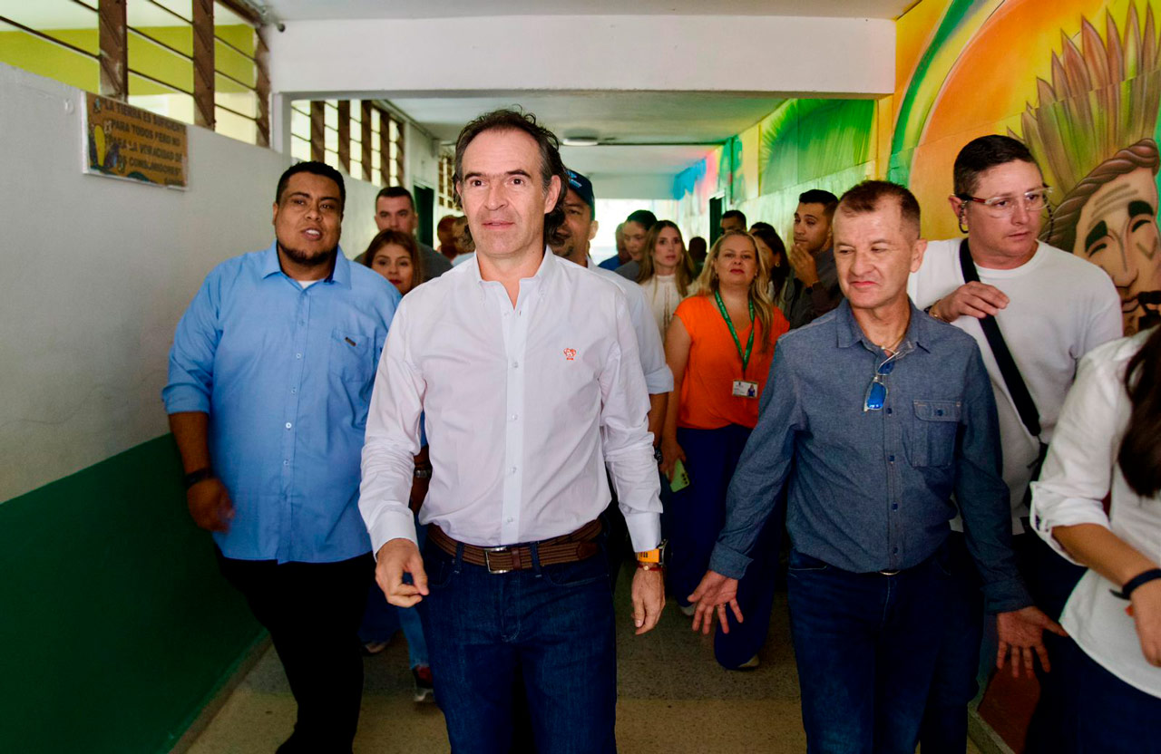 “En Medellín tenemos puertas abiertas para la educación”: alcalde Federico Gutiérrez invita a volver a clases el 20 de enero