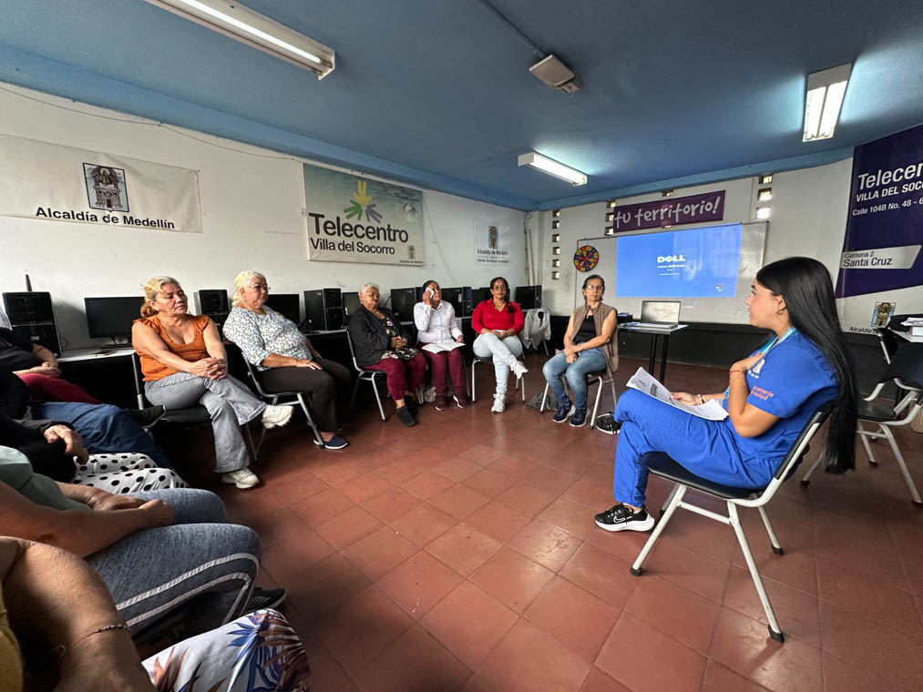 Imagen de funcionarios que atienden la salud mental de los ciudadanos